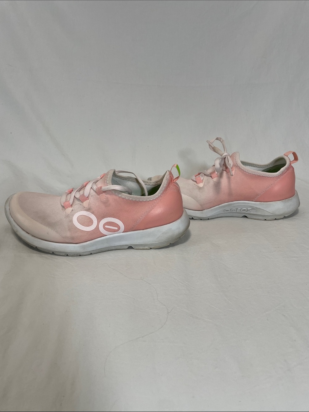 OOFOS Women’s “OOmg Sport Low Recovery” Pink & White Ombré Slip-On Sneakers, 7 - Picture 6 of 11